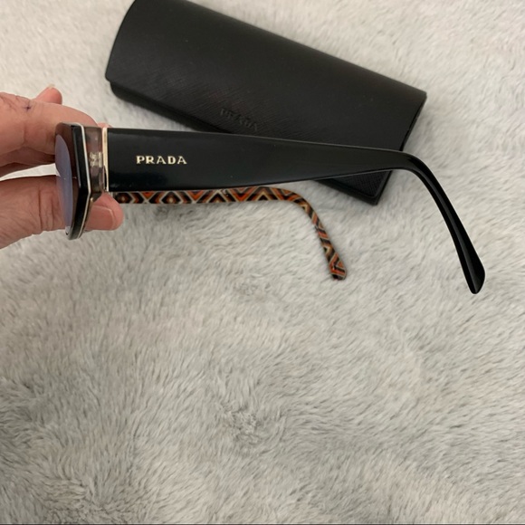 Vintage Prada Frames - Picture 5 of 15